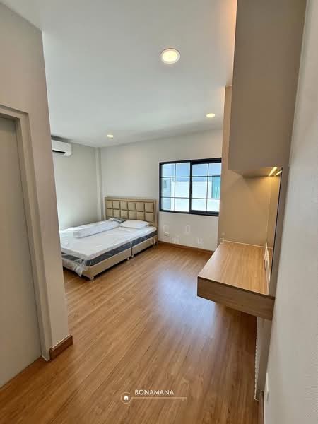 Centro Bangna, Samut Prakan, 111 Soi 3, Bang Kaeo, Bang Plee, Samut Prakan, 4 Bedrooms, 250 sqm, Single Detached House For Sale, by Korakot Atapan, 500165669 - DDproperty.com