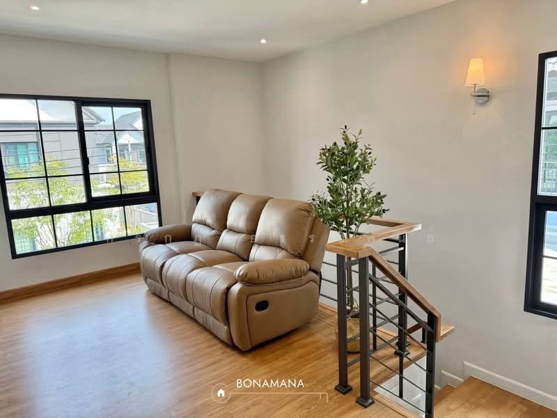 Centro Bangna, Samut Prakan, 111 Soi 3, Bang Kaeo, Bang Plee, Samut Prakan, 4 Bedrooms, 250 sqm, Single Detached House For Sale, by Korakot Atapan, 500165669 - DDproperty.com