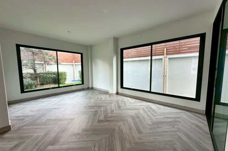 THE TRIPLE Sukhumvit 113 : เดอะ ทริปเปิ้ล สุขุมวิท 113, สมุทรปราการ, 1188 Sukhumvit 113, สำโรงเหนือ, เมืองสมุทรปราการ, สมุทรปราการ, 240 ตร.ม., ทาวน์เฮ้าส์ ขาย, โดย สง่าชัย ไทรทองคำ, 500165702 - DDproperty.com