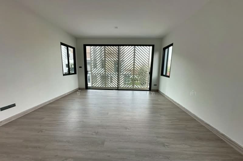 THE TRIPLE Sukhumvit 113, Samut Prakan, 1188 Sukhumvit 113, Samrong Nua, Muang Samut Prakarn, Samut Prakan, 3 Bedrooms, 240 sqm, Townhouse For Sale, by สง่าชัย ไทรทองคำ, 500165702 - DDproperty.com