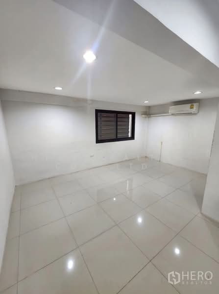 For Rent Home Office 250 sqm in Khlong Tan, Khlong Toei, Bangkok BTS Phrom Phong hre00276, Bangkok, Khong Tan, Khlong Toei, Bangkok, , 250 sqm, Shophouse For Rent, by Hero Realtor Co., Ltd., 500165762 - DDproperty.com