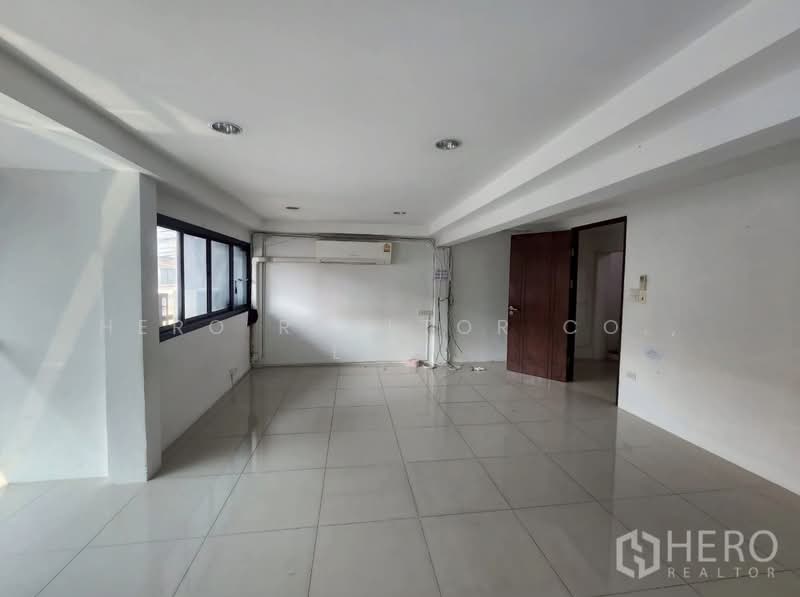 For Rent Home Office 250 sqm in Khlong Tan, Khlong Toei, Bangkok BTS Phrom Phong hre00276, Bangkok, Khong Tan, Khlong Toei, Bangkok, , 250 sqm, Shophouse For Rent, by Hero Realtor Co., Ltd., 500165762 - DDproperty.com