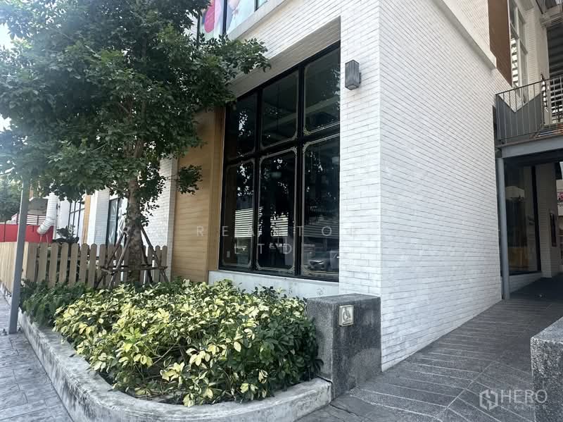 For rent Retail Space 127 sqm in Khlong Tan, Khlong Toei, Bangkok BTS Phrom Phong hre00279, Bangkok, Khong Tan, Khlong Toei, Bangkok, , 127 sqm, Retail Space For Rent, by Hero Realtor Co., Ltd., 500165855 - DDproperty.com