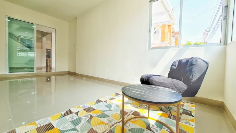 Moobaan Siwarat 9 Bangbuathong, Nonthaburi, Bang Bua Thong, Bang Bua Thong, Nonthaburi, 4 Bedrooms, 180 sqm, Townhouse For Sale, by นภาพร สอนสะอาด, 500165864 - DDproperty.com