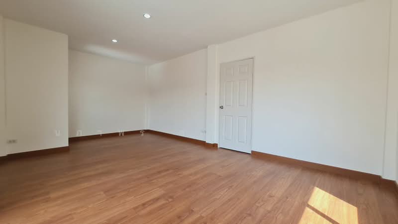 Moobaan Siwarat 9 Bangbuathong, Nonthaburi, Bang Bua Thong, Bang Bua Thong, Nonthaburi, 4 Bedrooms, 180 sqm, Townhouse For Sale, by นภาพร สอนสะอาด, 500165864 - DDproperty.com