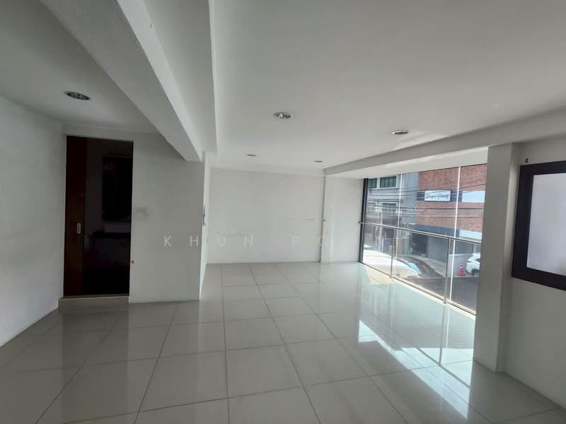 For Rent: Home Office | Sukhumvit 26 | Near BTS Phrom Phong (SPSSR103), Bangkok, สุขุมวิท26, Khong Tan, Khlong Toei, Bangkok, 4 Bedrooms, 250 sqm, Townhouse For Rent, by Khun Poon, 500165874 - DDproperty.com