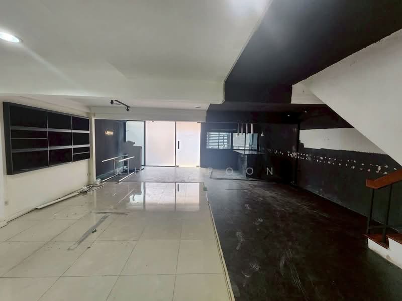 For Rent: Home Office | Sukhumvit 26 | Near BTS Phrom Phong (SPSSR103), Bangkok, สุขุมวิท26, Khong Tan, Khlong Toei, Bangkok, 4 Bedrooms, 250 sqm, Townhouse For Rent, by Khun Poon, 500165874 - DDproperty.com