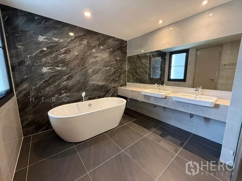 For Rent 4 Bedroom Semi-detached House Baan Klang Muang The Edition Bangna 2 in Bang Phli hre00281, Samut Prakan, Bang Kaeo, Bang Plee, Samut Prakan, 4 Bedrooms, 320 sqm, Semi-Detached House (Twin House) For Rent, by Hero Realtor Co., Ltd., 500165889 - DDproperty.com