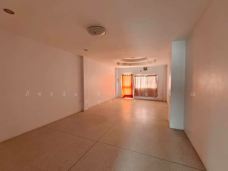 อาคารพาณิชย์ 3.5 ชั้น ถนนมิตรภาพ ตำบลสุรนารี อำเภอเมืองนครราชสีมา จังหวัดนครราชสีมา, นครราชสีมา, สุรนารี, เมืองนครราชสีมา, นครราชสีมา, 264 ตร.ม., ตึกแถว-อาคารพาณิชย์ ขาย, โดย ภัทรนัน อิศรางกูร ณ อยุธยา, 500165890 - DDproperty.com