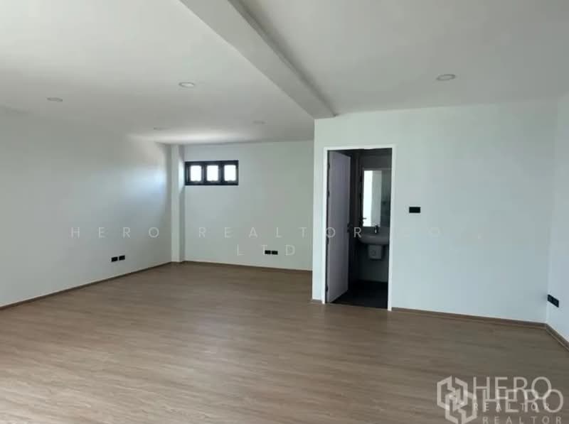 For sale Warehouse 822 sqm in Bueng Kham Phroi, Lam Luk Ka, Pathum Thani hre00283, Pathum Thani, Bung Kham Proi, Lam Luk Ka, Pathum Thani, , 822 sqm, Warehouse/Factory For Sale, by Hero Realtor Co., Ltd., 500165933 - DDproperty.com