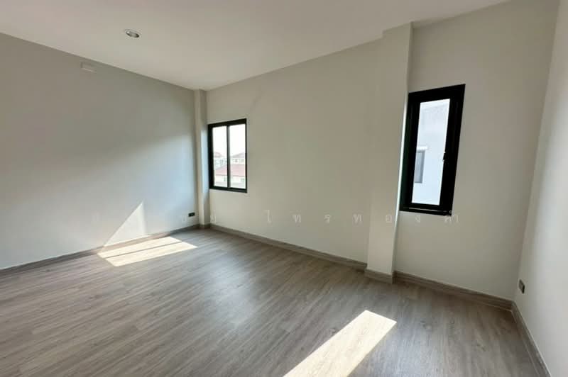 THE TRIPLE Sukhumvit 113, Samut Prakan, 1188 Sukhumvit 113, Samrong Nua, Muang Samut Prakarn, Samut Prakan, 3 Bedrooms, 240 sqm, Townhouse For Sale, by สง่าชัย ไทรทองคำ, 500165938 - DDproperty.com