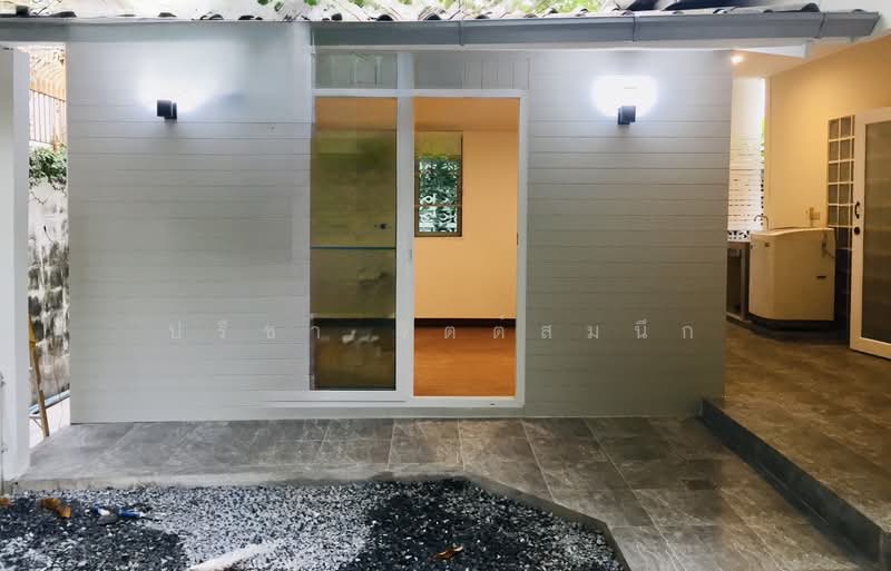 Detached house 3 bedroms with garden Pet-Friendly around BTS Thong Lo, Bangkok, Sukhumvit, Khlong Toei, Khlong Toei, Bangkok, 3 Bedrooms, 160 sqm, Single Detached House For Rent, by ปรีชา จิตต์สมนึก, 500165962 - DDproperty.com