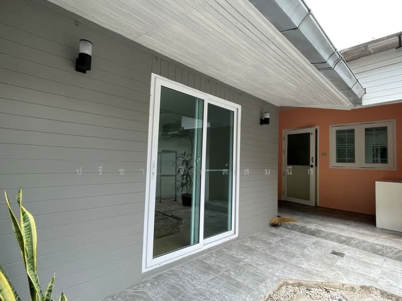 Detached house 3 bedroms with garden Pet-Friendly around BTS Thong Lo, Bangkok, Sukhumvit, Khlong Toei, Khlong Toei, Bangkok, 3 Bedrooms, 160 sqm, Single Detached House For Rent, by ปรีชา จิตต์สมนึก, 500165962 - DDproperty.com