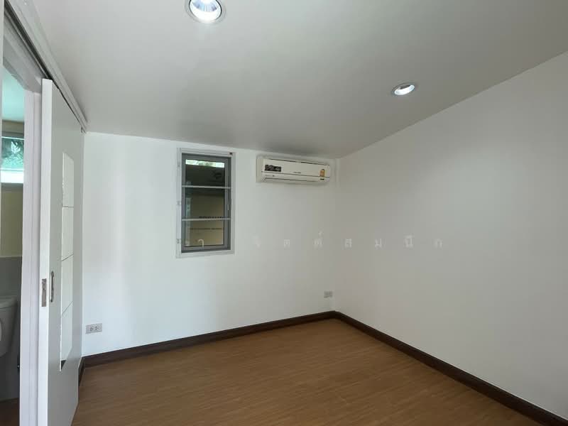 Detached house 3 bedroms with garden Pet-Friendly around BTS Thong Lo, Bangkok, Sukhumvit, Khlong Toei, Khlong Toei, Bangkok, 3 Bedrooms, 160 sqm, Single Detached House For Rent, by ปรีชา จิตต์สมนึก, 500165962 - DDproperty.com