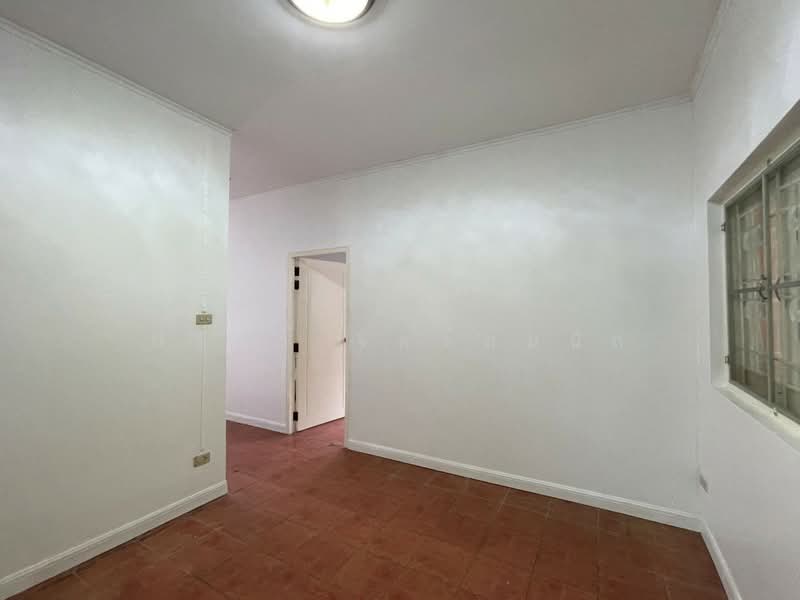 Detached house 3 bedroms with garden Pet-Friendly around BTS Thong Lo, Bangkok, Sukhumvit, Khlong Toei, Khlong Toei, Bangkok, 3 Bedrooms, 160 sqm, Single Detached House For Rent, by ปรีชา จิตต์สมนึก, 500165962 - DDproperty.com