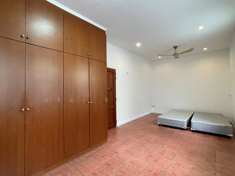 Detached house 3 bedroms with garden Pet-Friendly around BTS Thong Lo, Bangkok, Sukhumvit, Khlong Toei, Khlong Toei, Bangkok, 3 Bedrooms, 160 sqm, Single Detached House For Rent, by ปรีชา จิตต์สมนึก, 500165962 - DDproperty.com