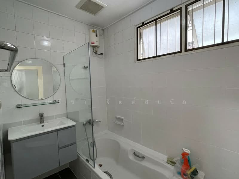 บ้านเดี่ยวพร้อมสวน 3 ห้องนอน Pet-Friendly ไม่ไกลจาก BTS Thong Lo, กรุงเทพ, Sukhumvit, คลองเตย, คลองเตย, กรุงเทพ, 160 ตร.ม., บ้านเดี่ยว ให้เช่า, โดย ปรีชา จิตต์สมนึก, 500165962 - DDproperty.com