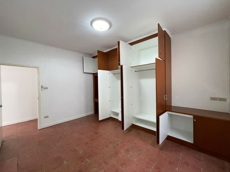 บ้านเดี่ยวพร้อมสวน 3 ห้องนอน Pet-Friendly ไม่ไกลจาก BTS Thong Lo, กรุงเทพ, Sukhumvit, คลองเตย, คลองเตย, กรุงเทพ, 160 ตร.ม., บ้านเดี่ยว ให้เช่า, โดย ปรีชา จิตต์สมนึก, 500165962 - DDproperty.com