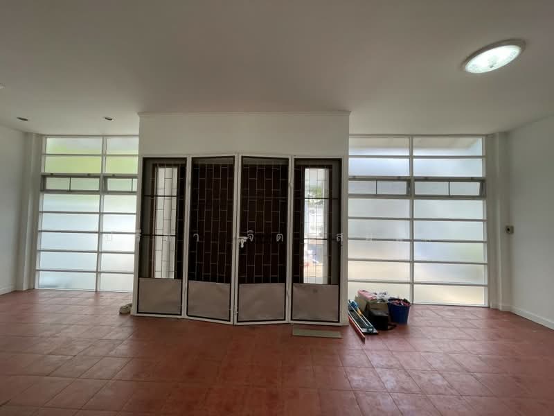 Detached house 3 bedroms with garden Pet-Friendly around BTS Thong Lo, Bangkok, Sukhumvit, Khlong Toei, Khlong Toei, Bangkok, 3 Bedrooms, 160 sqm, Single Detached House For Rent, by ปรีชา จิตต์สมนึก, 500165962 - DDproperty.com