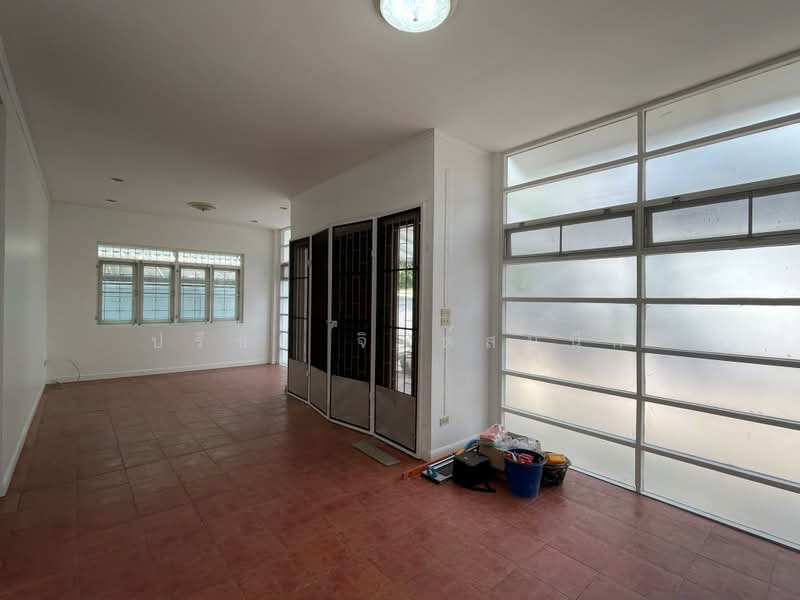 Detached house 3 bedroms with garden Pet-Friendly around BTS Thong Lo, Bangkok, Sukhumvit, Khlong Toei, Khlong Toei, Bangkok, 3 Bedrooms, 160 sqm, Single Detached House For Rent, by ปรีชา จิตต์สมนึก, 500165962 - DDproperty.com