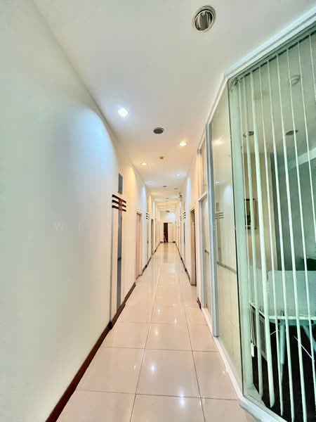Office building for sale, suitable for a clinic or hospital, near Ratchayothin Intersection, Bangkok, Lat Yao, Chatuchak, Bangkok, , 3,000 sqm, Office Space For Sale, by Wisdom Real Estate, 500165992 - DDproperty.com