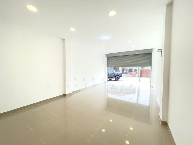 ขายอาคารพาณิชย์ 3 ชั้น หลังกลาง ไร่ขิง 26 ขายถูกที่สุดในย่านนี้ ทำโฮมออฟฟิศหรือค้าขายก็ปัง สภาพดีพ, Nakhon Pathom, Rai Khing, Sam Phran, Nakhon Pathom, , 144 sqm, Shophouse For Sale, by Apaporn Muanthorani, 500166002 - DDproperty.com