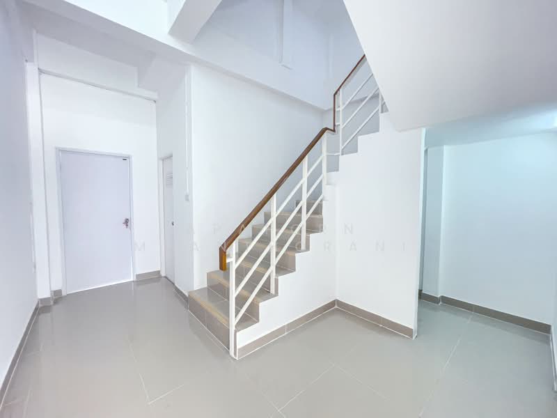 ขายอาคารพาณิชย์ 3 ชั้น หลังกลาง ไร่ขิง 26 ขายถูกที่สุดในย่านนี้ ทำโฮมออฟฟิศหรือค้าขายก็ปัง สภาพดีพ, Nakhon Pathom, Rai Khing, Sam Phran, Nakhon Pathom, , 144 sqm, Shophouse For Sale, by Apaporn Muanthorani, 500166002 - DDproperty.com