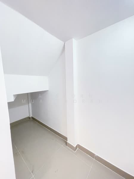 ขายอาคารพาณิชย์ 3 ชั้น หลังกลาง ไร่ขิง 26 ขายถูกที่สุดในย่านนี้ ทำโฮมออฟฟิศหรือค้าขายก็ปัง สภาพดีพ, Nakhon Pathom, Rai Khing, Sam Phran, Nakhon Pathom, , 144 sqm, Shophouse For Sale, by Apaporn Muanthorani, 500166002 - DDproperty.com