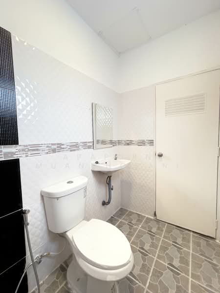 ขายอาคารพาณิชย์ 3 ชั้น หลังกลาง ไร่ขิง 26 ขายถูกที่สุดในย่านนี้ ทำโฮมออฟฟิศหรือค้าขายก็ปัง สภาพดีพ, Nakhon Pathom, Rai Khing, Sam Phran, Nakhon Pathom, , 144 sqm, Shophouse For Sale, by Apaporn Muanthorani, 500166002 - DDproperty.com