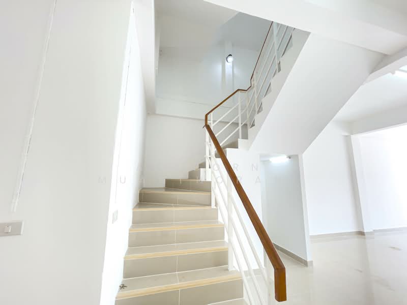 ขายอาคารพาณิชย์ 3 ชั้น หลังกลาง ไร่ขิง 26 ขายถูกที่สุดในย่านนี้ ทำโฮมออฟฟิศหรือค้าขายก็ปัง สภาพดีพ, นครปฐม, ไร่ขิง, สามพราน, นครปฐม, 144 ตร.ม., ตึกแถว-อาคารพาณิชย์ ขาย, โดย Apaporn Muanthorani, 500166002 - DDproperty.com