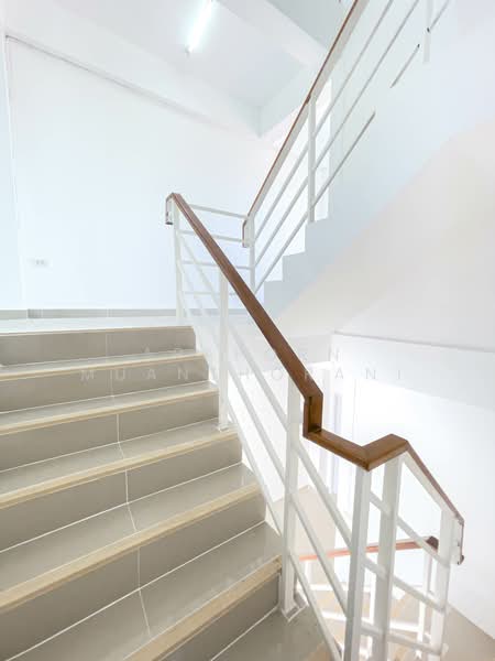 ขายอาคารพาณิชย์ 3 ชั้น หลังกลาง ไร่ขิง 26 ขายถูกที่สุดในย่านนี้ ทำโฮมออฟฟิศหรือค้าขายก็ปัง สภาพดีพ, นครปฐม, ไร่ขิง, สามพราน, นครปฐม, 144 ตร.ม., ตึกแถว-อาคารพาณิชย์ ขาย, โดย Apaporn Muanthorani, 500166002 - DDproperty.com