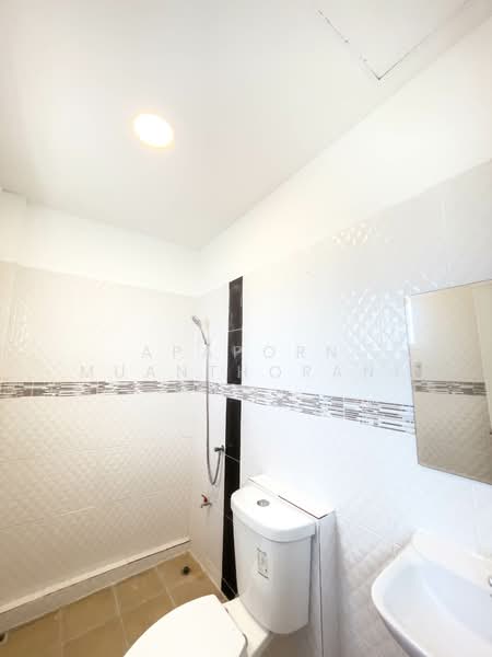 ขายอาคารพาณิชย์ 3 ชั้น หลังกลาง ไร่ขิง 26 ขายถูกที่สุดในย่านนี้ ทำโฮมออฟฟิศหรือค้าขายก็ปัง สภาพดีพ, Nakhon Pathom, Rai Khing, Sam Phran, Nakhon Pathom, , 144 sqm, Shophouse For Sale, by Apaporn Muanthorani, 500166002 - DDproperty.com