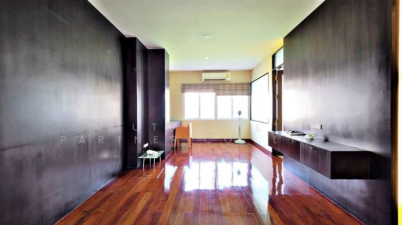 Baan Klang Krung Grande Vienna Rama 3, Bangkok, Rama 3 Road, Bang Pong Pang, Yan Nawa, Bangkok, 3 Bedrooms, 340 sqm, Townhouse For Sale, by Acute Realty Partner Co.,Ltd., 500166009 - DDproperty.com