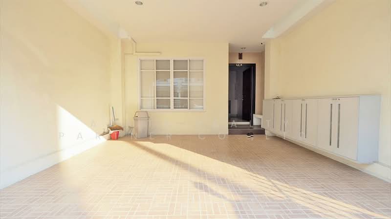 Baan Klang Krung Grande Vienna Rama 3 : บ้านกลางกรุง แกรนด์ เวียนนา พระราม 3, กรุงเทพ, ถนนพระราม 3, บางโพงพาง, ยานนาวา, กรุงเทพ, 340 ตร.ม., ทาวน์เฮ้าส์ ขาย, โดย Acute Realty Partner Co.,Ltd., 500166009 - DDproperty.com