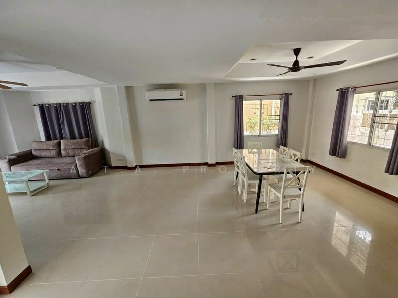 หมู่บ้านศรีนครินทร์ ศรีราชา, Chon Buri (Pattaya), Surasak, Si Racha, Chon Buri (Pattaya), 3 Bedrooms, 200 sqm, Single Detached House For Sale, by A.T.A. Property, 500166014 - DDproperty.com