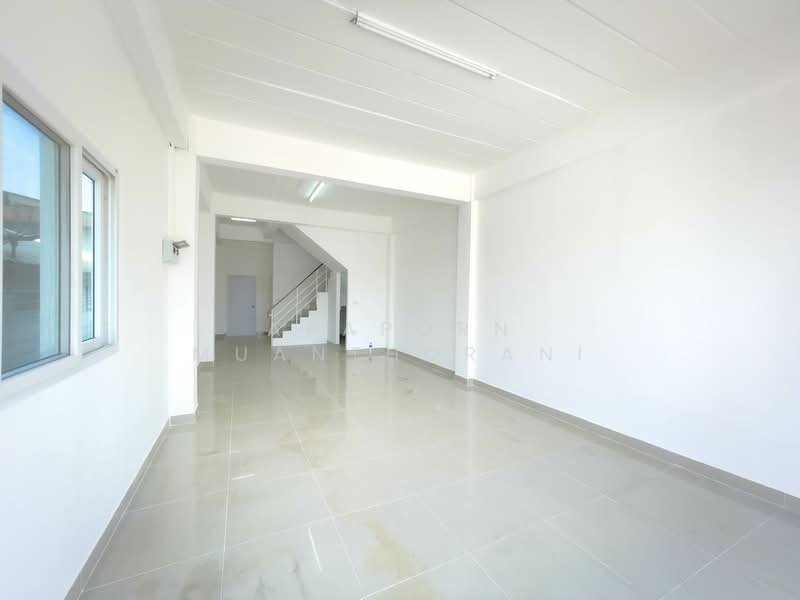 ขายอาคารพาณิชย์ 3 ชั้น หลังมุม ซอยไร่ขิง 26 ขายถูกที่สุดในย่านนี้ ทำโฮมออฟฟิศหรือค้าขายก็ปัง, Nakhon Pathom, Rai Khing, Sam Phran, Nakhon Pathom, , 144 sqm, Shophouse For Sale, by Apaporn Muanthorani, 500166022 - DDproperty.com