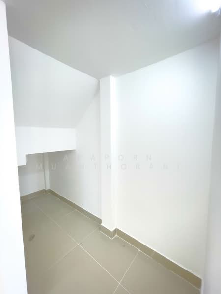 ขายอาคารพาณิชย์ 3 ชั้น หลังมุม ซอยไร่ขิง 26 ขายถูกที่สุดในย่านนี้ ทำโฮมออฟฟิศหรือค้าขายก็ปัง, Nakhon Pathom, Rai Khing, Sam Phran, Nakhon Pathom, , 144 sqm, Shophouse For Sale, by Apaporn Muanthorani, 500166022 - DDproperty.com