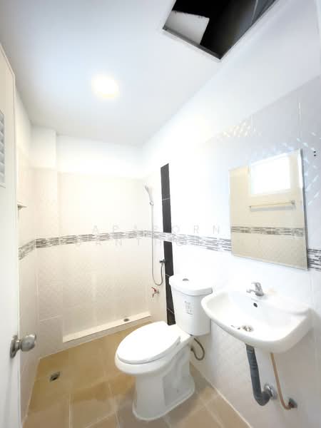 ขายอาคารพาณิชย์ 3 ชั้น หลังมุม ซอยไร่ขิง 26 ขายถูกที่สุดในย่านนี้ ทำโฮมออฟฟิศหรือค้าขายก็ปัง, Nakhon Pathom, Rai Khing, Sam Phran, Nakhon Pathom, , 144 sqm, Shophouse For Sale, by Apaporn Muanthorani, 500166022 - DDproperty.com