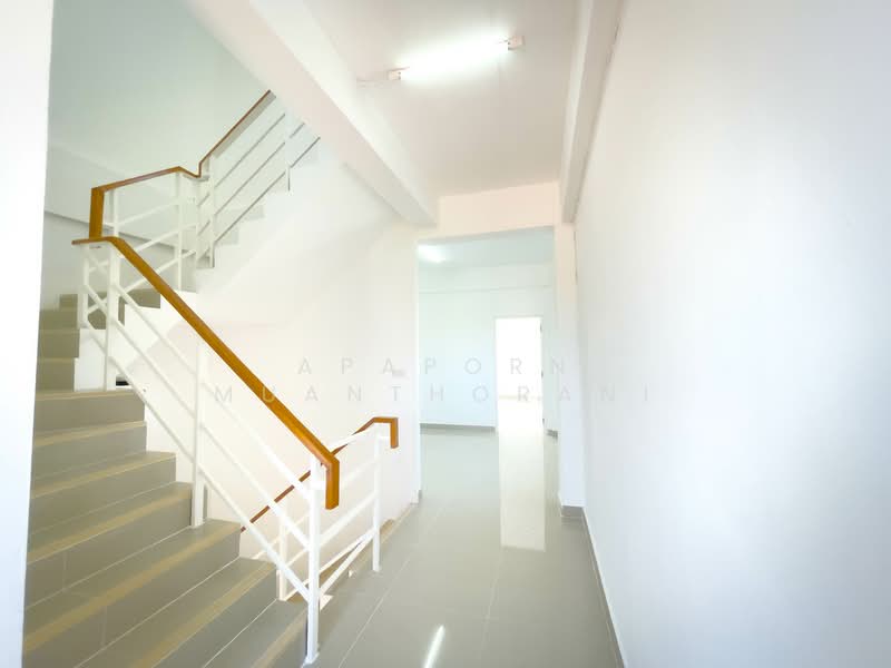 ขายอาคารพาณิชย์ 3 ชั้น หลังมุม ซอยไร่ขิง 26 ขายถูกที่สุดในย่านนี้ ทำโฮมออฟฟิศหรือค้าขายก็ปัง, นครปฐม, ไร่ขิง, สามพราน, นครปฐม, 144 ตร.ม., ตึกแถว-อาคารพาณิชย์ ขาย, โดย Apaporn Muanthorani, 500166022 - DDproperty.com