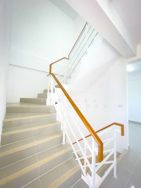 ขายอาคารพาณิชย์ 3 ชั้น หลังมุม ซอยไร่ขิง 26 ขายถูกที่สุดในย่านนี้ ทำโฮมออฟฟิศหรือค้าขายก็ปัง, Nakhon Pathom, Rai Khing, Sam Phran, Nakhon Pathom, , 144 sqm, Shophouse For Sale, by Apaporn Muanthorani, 500166022 - DDproperty.com