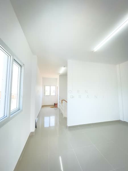 🏢💖 ขายตึกพาณิชย์ หลังมุม ติดถนนใหญ่ ไร่ขิง สามพราน เพียง 2.19 ลบ ราคานี้ราคาเดียวเท่านั้นคุ้มสุดๆ, Nakhon Pathom, Rai Khing, Sam Phran, Nakhon Pathom, , 144 sqm, Shophouse For Sale, by Apaporn Muanthorani, 500166022 - DDproperty.com