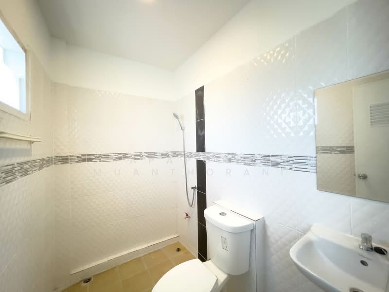 ขายอาคารพาณิชย์ 3 ชั้น หลังมุม ซอยไร่ขิง 26 ขายถูกที่สุดในย่านนี้ ทำโฮมออฟฟิศหรือค้าขายก็ปัง, นครปฐม, ไร่ขิง, สามพราน, นครปฐม, 144 ตร.ม., ตึกแถว-อาคารพาณิชย์ ขาย, โดย Apaporn Muanthorani, 500166022 - DDproperty.com