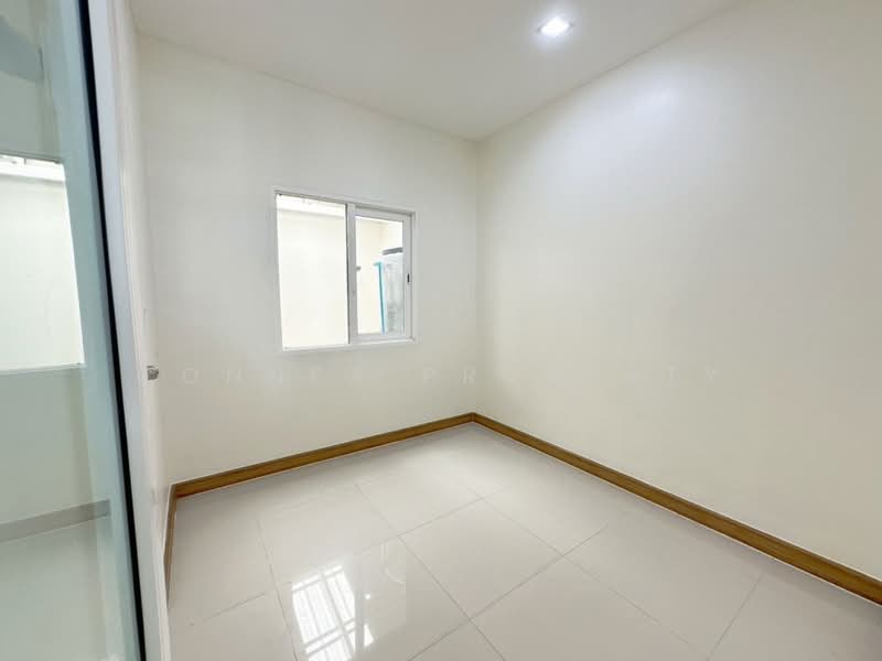 Golden Town Chalermprakiat - Suanluang, Bangkok, Soi Chaloem Phrakiat Rama 9 Soi 30 Yaek 14, Kanchanaphisek Road, Dok Mai, Prawet, Bangkok, 3 Bedrooms, 21 sqm, Townhouse For Sale, by Connex Property, 500166346 - DDproperty.com