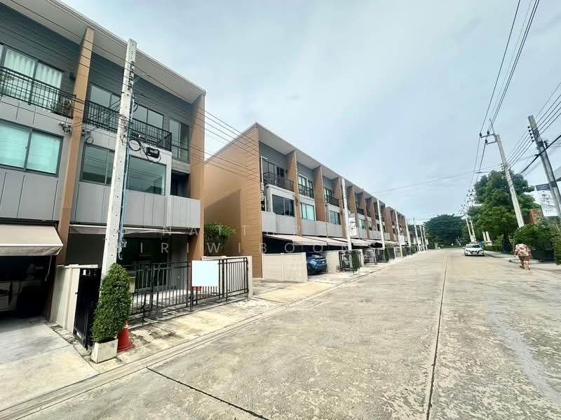 Baan Klang Muang Sukhumvit-Onnut, Bangkok, Soi On Nut 70/1, Prawet, Prawet, Bangkok, 3 Bedrooms, 135 sqm, Townhouse For Sale, by Natthporn Siriwiboonsak, 500166376 - DDproperty.com