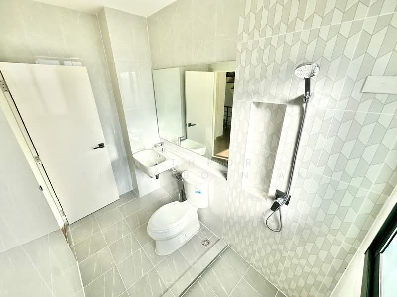 Baan Klang Muang Sukhumvit-Onnut, Bangkok, Soi On Nut 70/1, Prawet, Prawet, Bangkok, 3 Bedrooms, 135 sqm, Townhouse For Sale, by Natthporn Siriwiboonsak, 500166376 - DDproperty.com