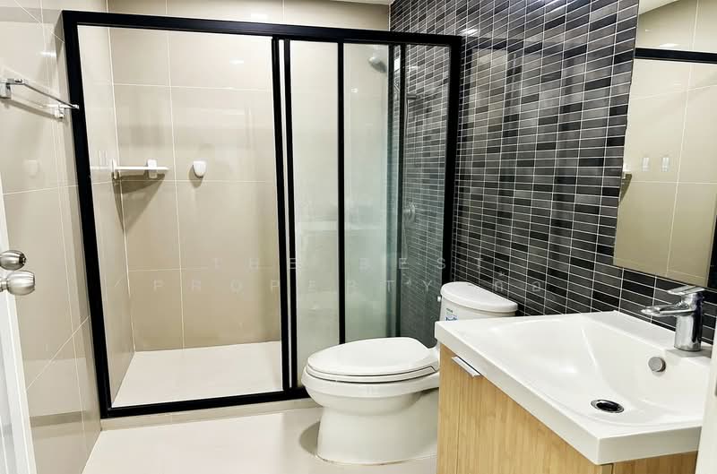 Patio Ramkhamhaeng-Wongwaen, Bangkok, Soi Kheha Rom Klao 64, Khlong Song Ton Nun, Lat Krabang, Bangkok, 3 Bedrooms, 120 sqm, Townhouse For Sale, by The Best Property ก้อ, 500166385 - DDproperty.com