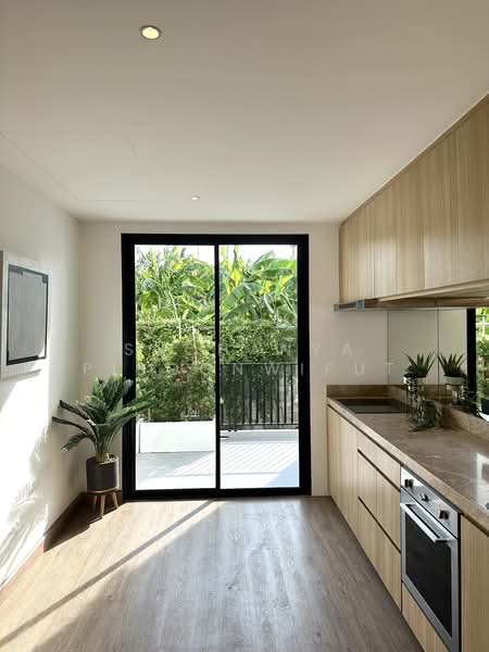 New Townhouse For Rent Modern Style at Predi 14 and Pets Friendly, Bangkok, Predi 14, Khlong Tan Nua, Watthana, Bangkok, 3 Bedrooms, 250 sqm, Townhouse For Rent, by Suchanya Piboonwiput, 500166395 - DDproperty.com