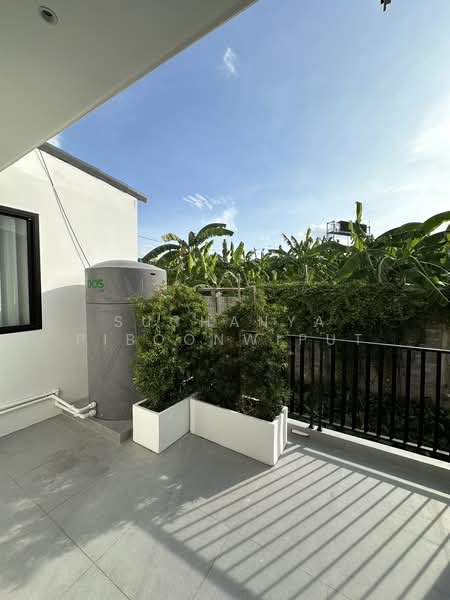 New Townhouse For Rent Modern Style at Predi 14 and Pets Friendly, Bangkok, Predi 14, Khlong Tan Nua, Watthana, Bangkok, 3 Bedrooms, 250 sqm, Townhouse For Rent, by Suchanya Piboonwiput, 500166395 - DDproperty.com