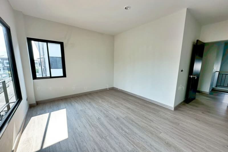 THE TRIPLE Sukhumvit 113, Samut Prakan, 1188 Sukhumvit 113, Samrong Nua, Muang Samut Prakarn, Samut Prakan, 3 Bedrooms, 240 sqm, Townhouse For Sale, by สง่าชัย ไทรทองคำ, 500166408 - DDproperty.com