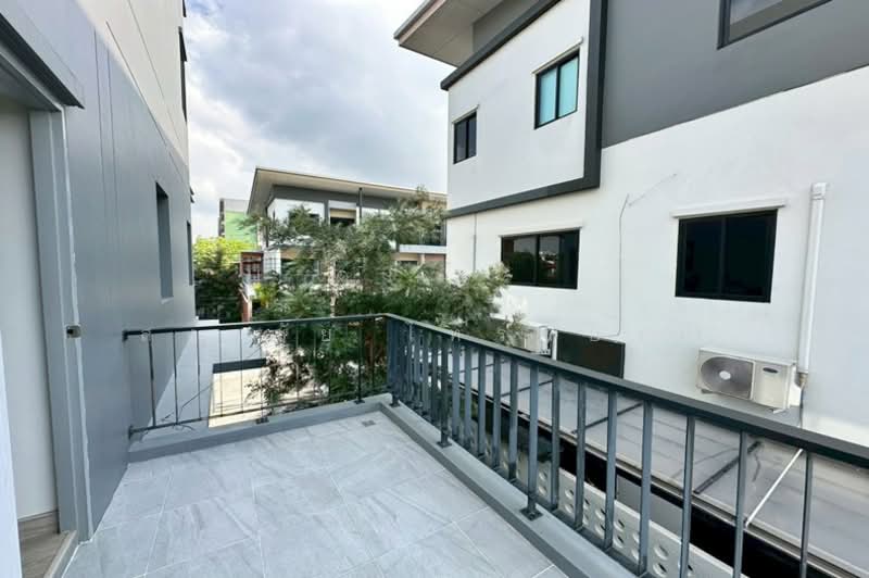 THE TRIPLE Sukhumvit 113, Samut Prakan, 1188 Sukhumvit 113, Samrong Nua, Muang Samut Prakarn, Samut Prakan, 3 Bedrooms, 240 sqm, Townhouse For Sale, by สง่าชัย ไทรทองคำ, 500166408 - DDproperty.com